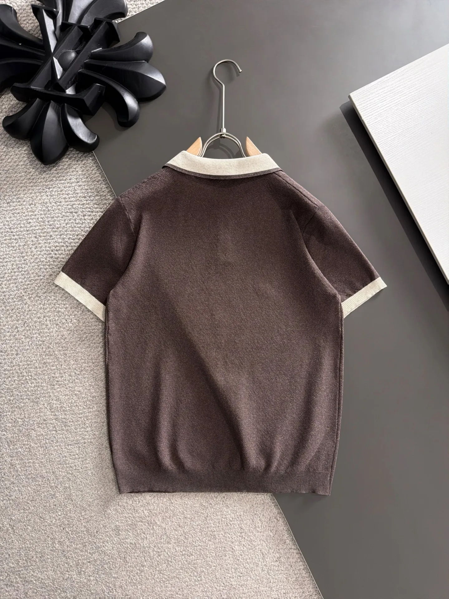 Next day shipment LP high quality Loro Piana 26ss New Arrival men's short-sleeved T-shirt Made of combed cotton yarn knitted cotton fabric, no pressure when entering and exiting the counter Exclusive control of raw materials It feels substantial when weighed, and the upper body is more textured than ordinary T-shirts. This texture can cope with the weather easily and is suitable for both hot and cold! Loose fit design, looks noble. The only correct version is available Size: M to XXXL
